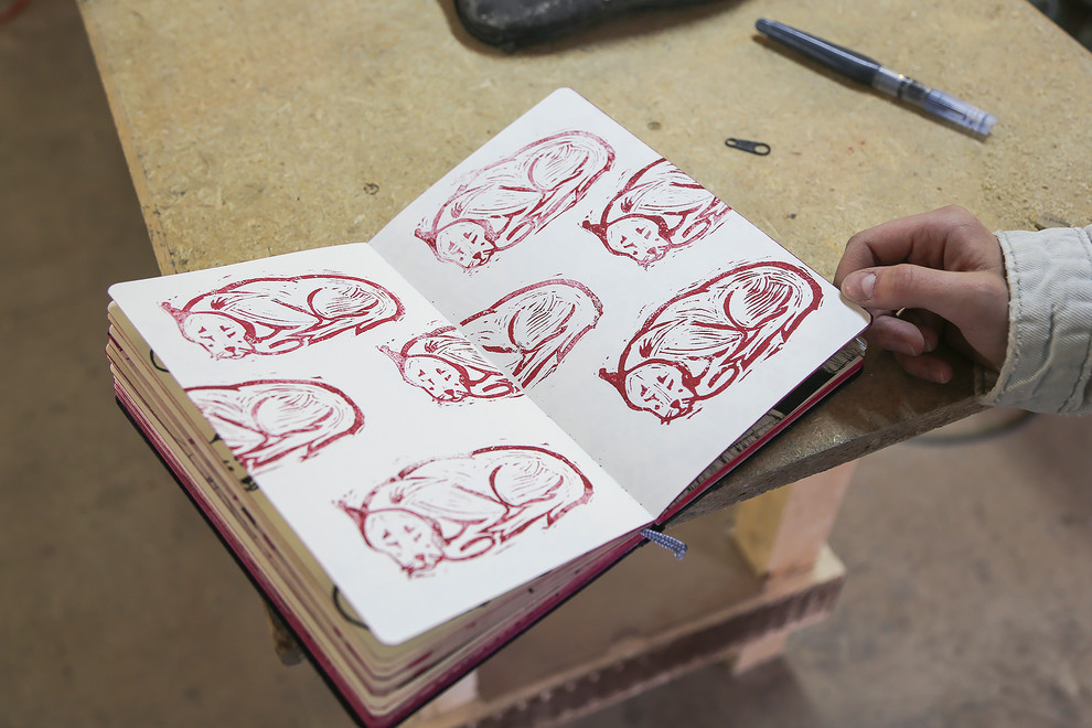 Портрет: Антон Коротков — кудесник зеркал и панно