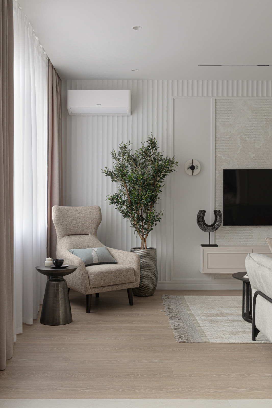 Кресло в гостиной