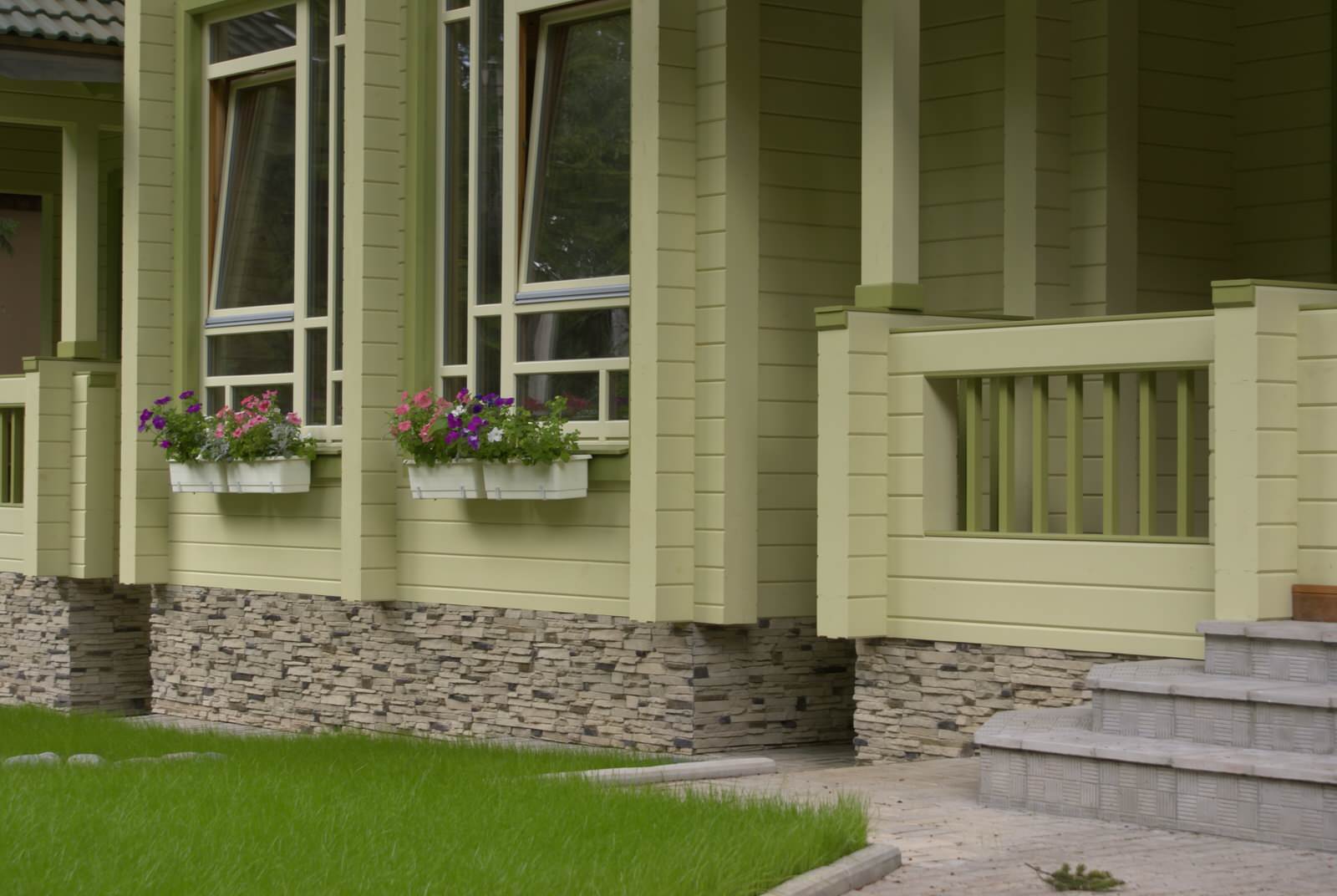 Деревянные окна в домах из клееного бруса