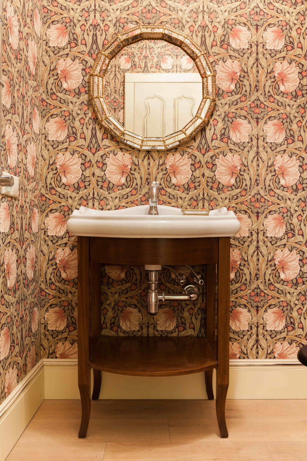 Хороший вопрос: Как выбрать обои в цветочек