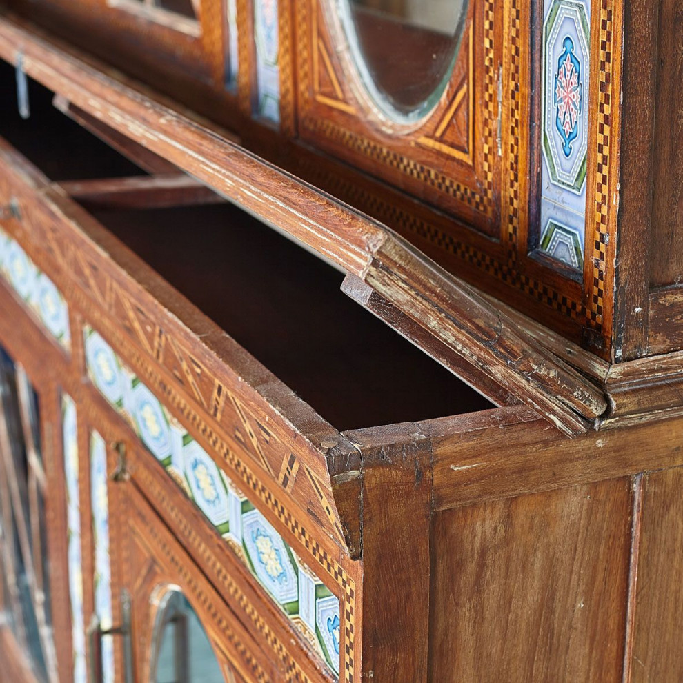 Антикварный буфет из тика с изразцами