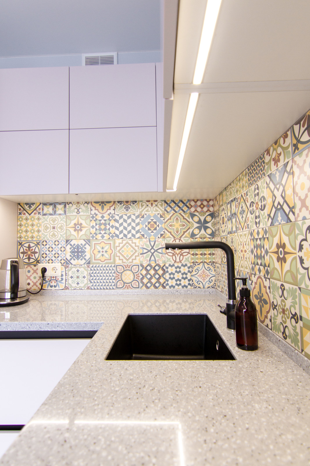 Лавадовая кухня в современном стиле