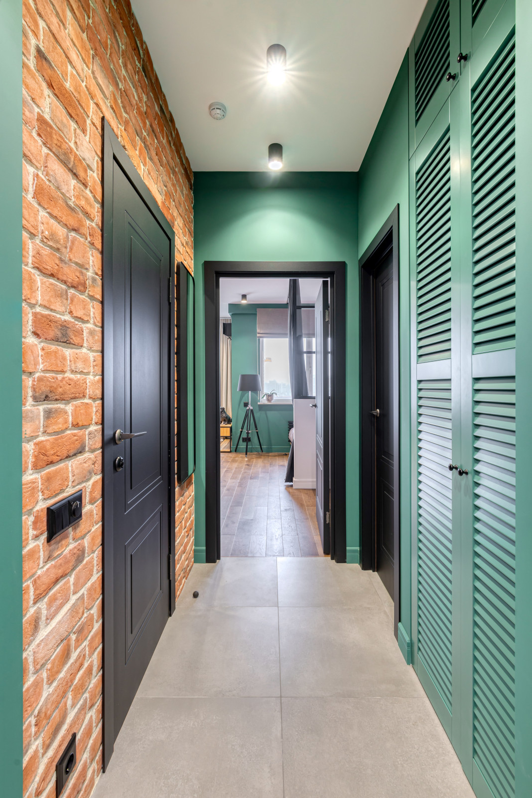 Студия в стиле лофт для холостяка: прихожая