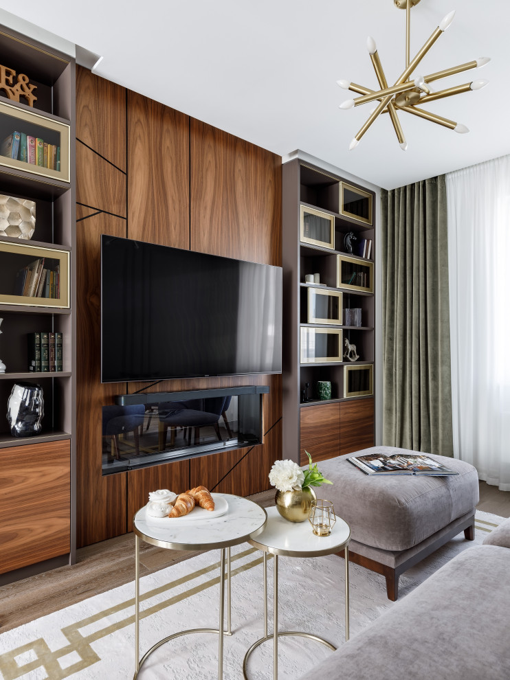 Двухуровневая квартира с лестницей из дерева и стекла