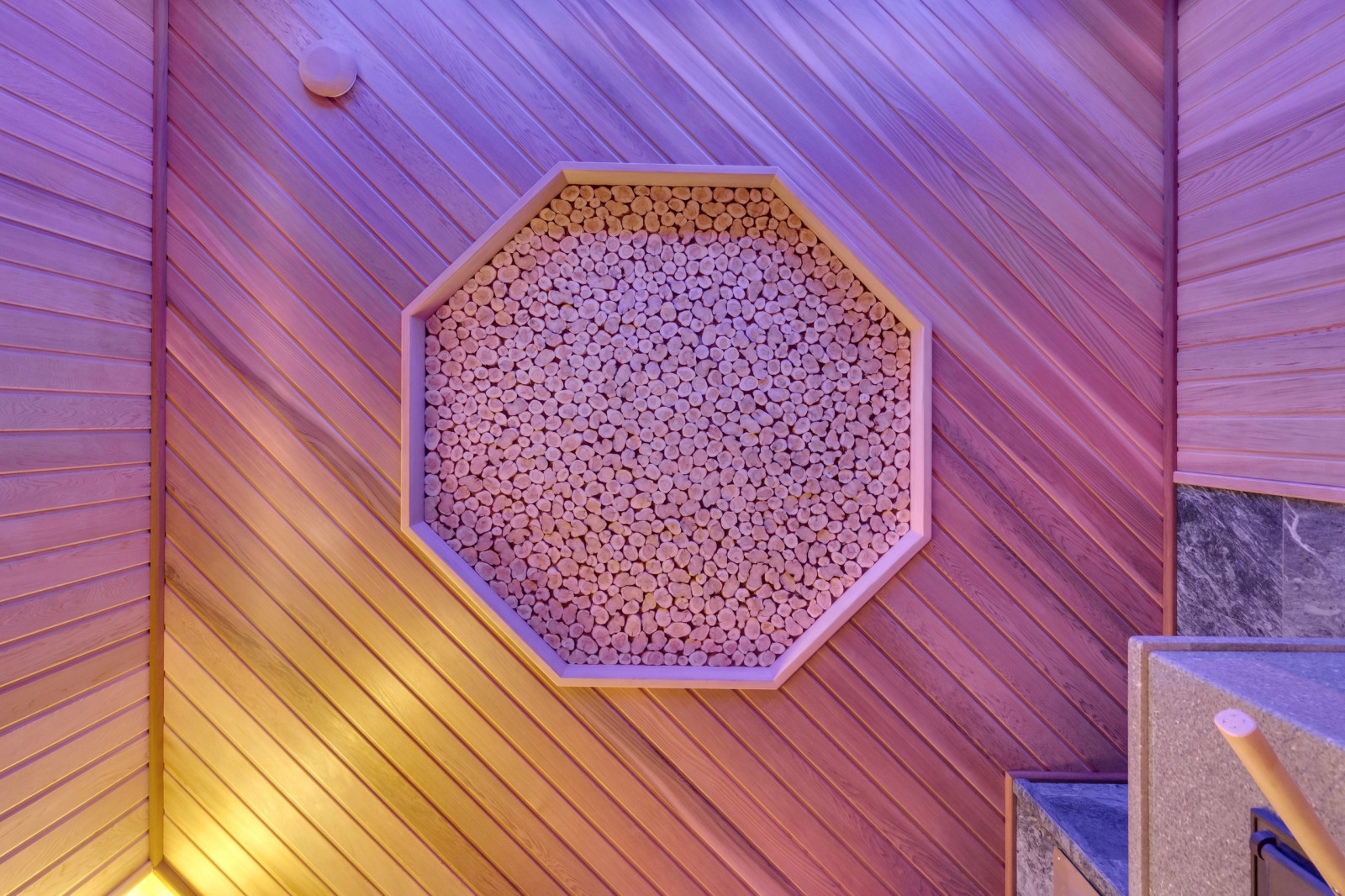 Обложка проекта: Гостевой дом с сауной и бассейном