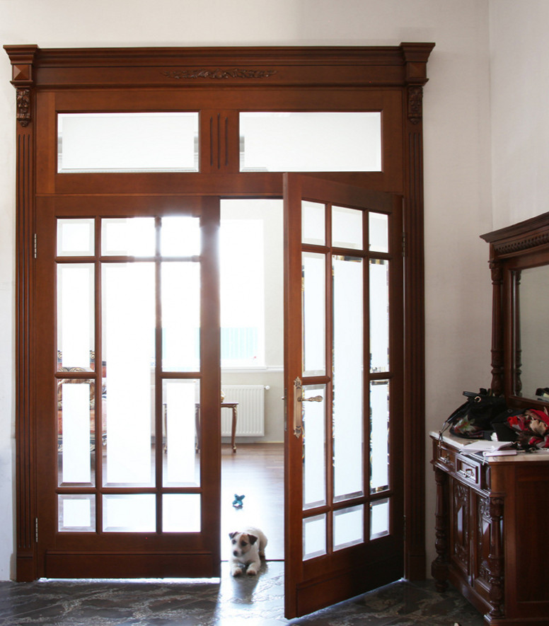 Двери из массива ольхи в КП Кино-1