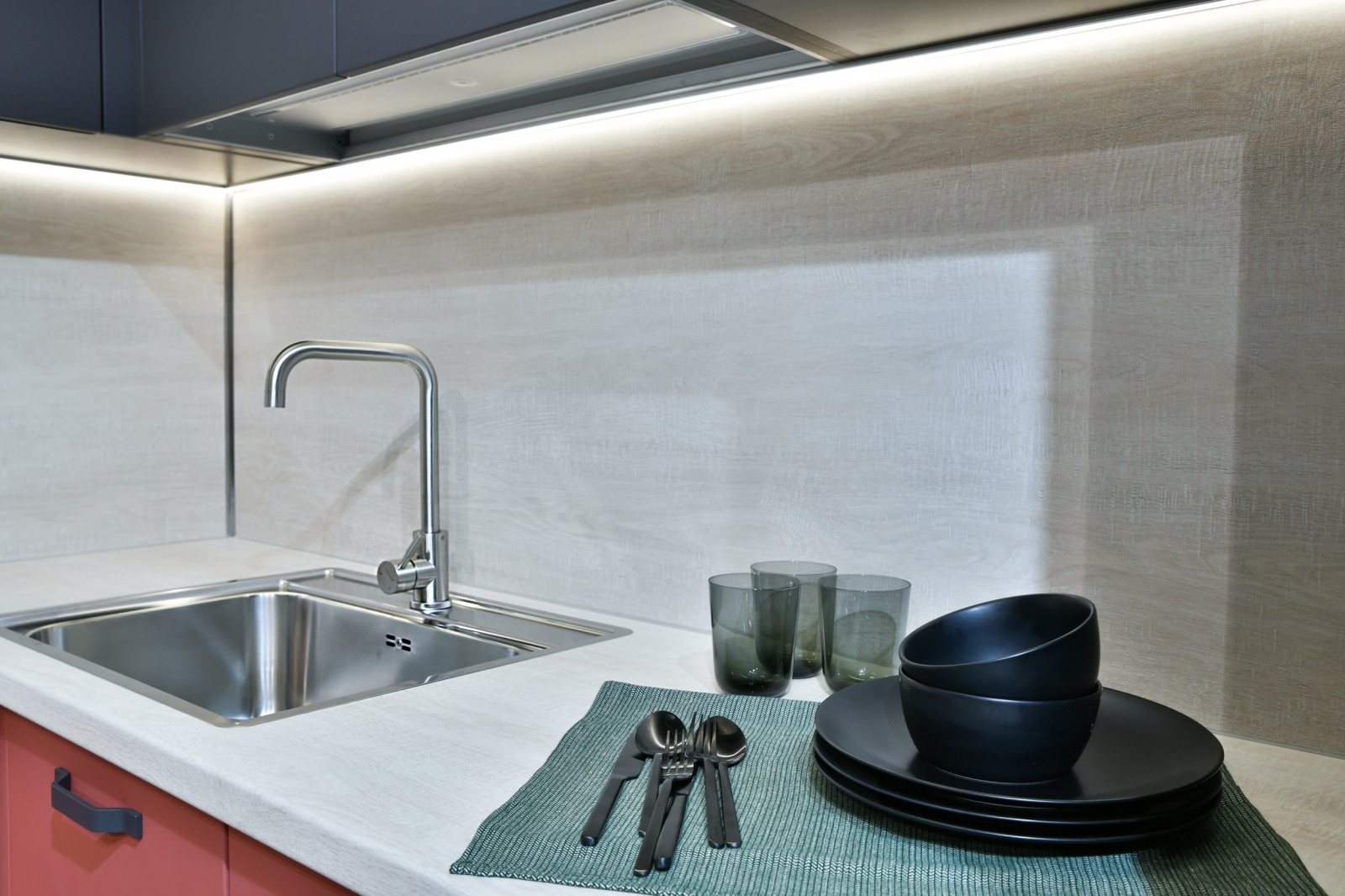 Кухня в треновых оттенках