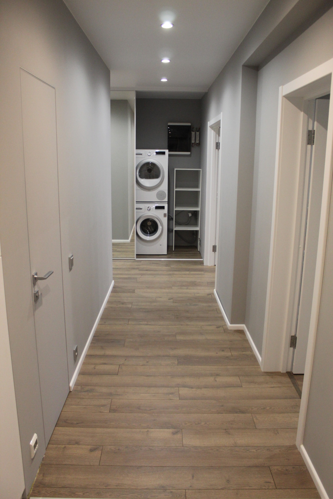 Четырехкомнатная в центре под ключ по дизайн-проекту