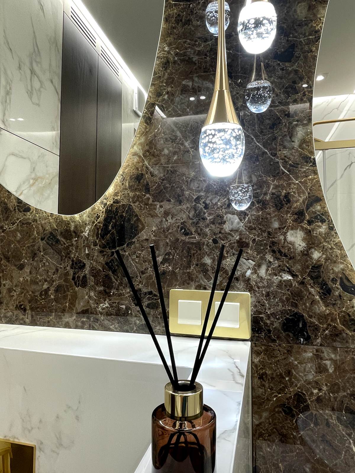 Санузел под мрамор Лабрадор