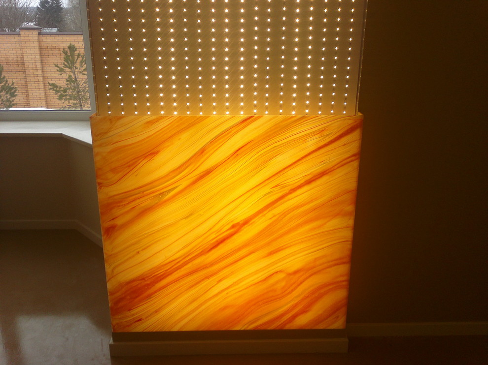 Колонны в загородном доме, из оникса