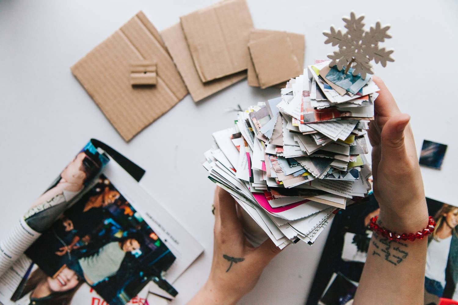 Фотоохота: Ёлки из бумаги, которые можно сделать за час