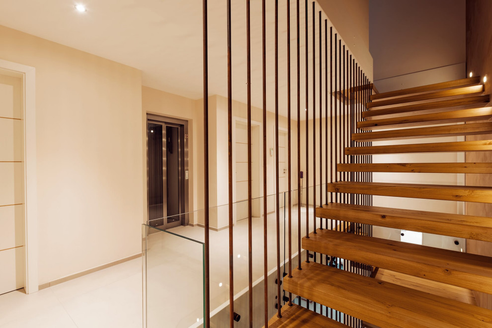 Консольная лестница с элементами ржавчины