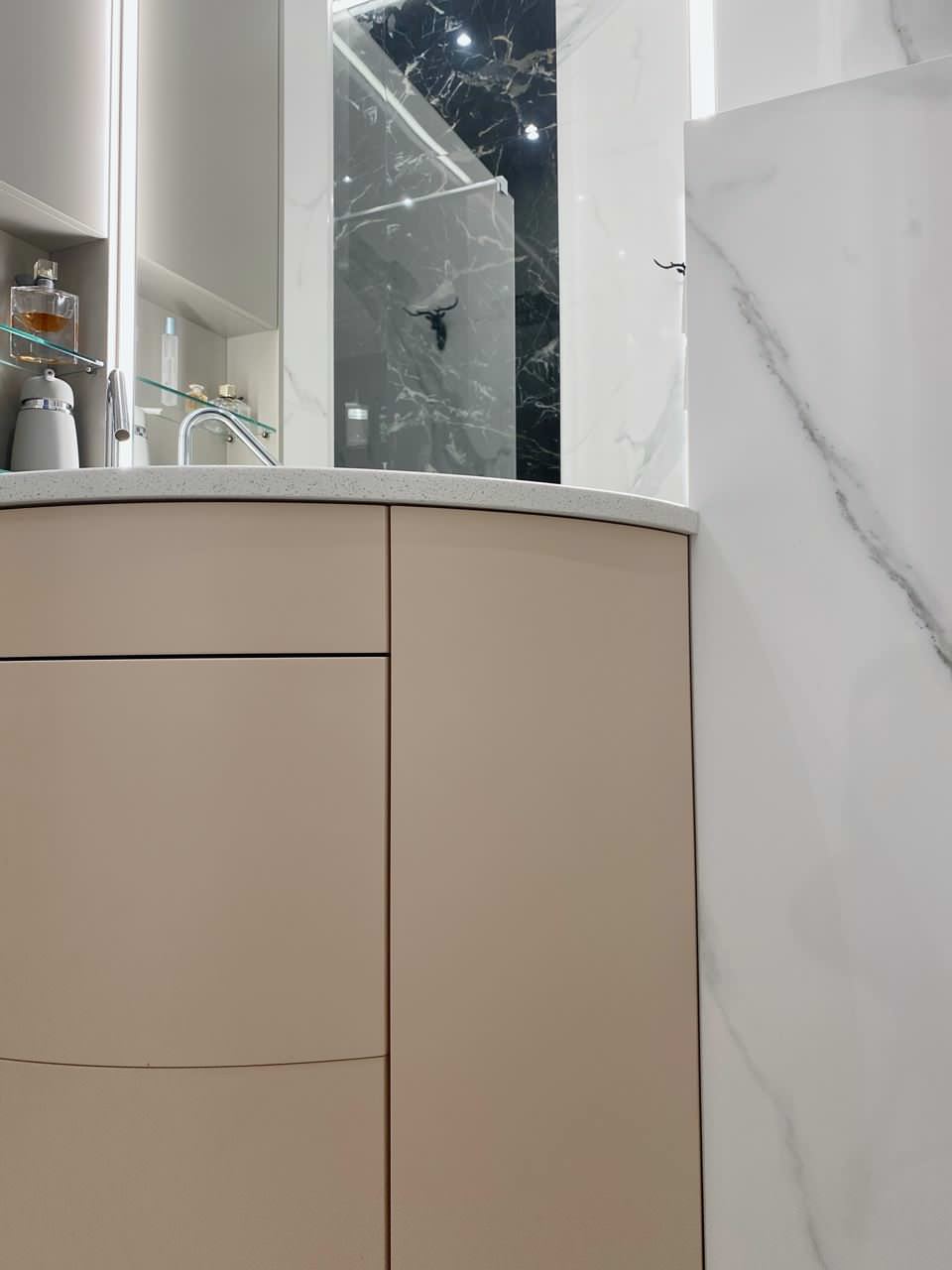 Обложка проекта: ЖК «Бенуа», мебель в С/У