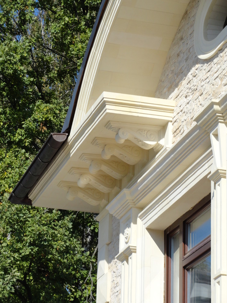 Дом на склоне