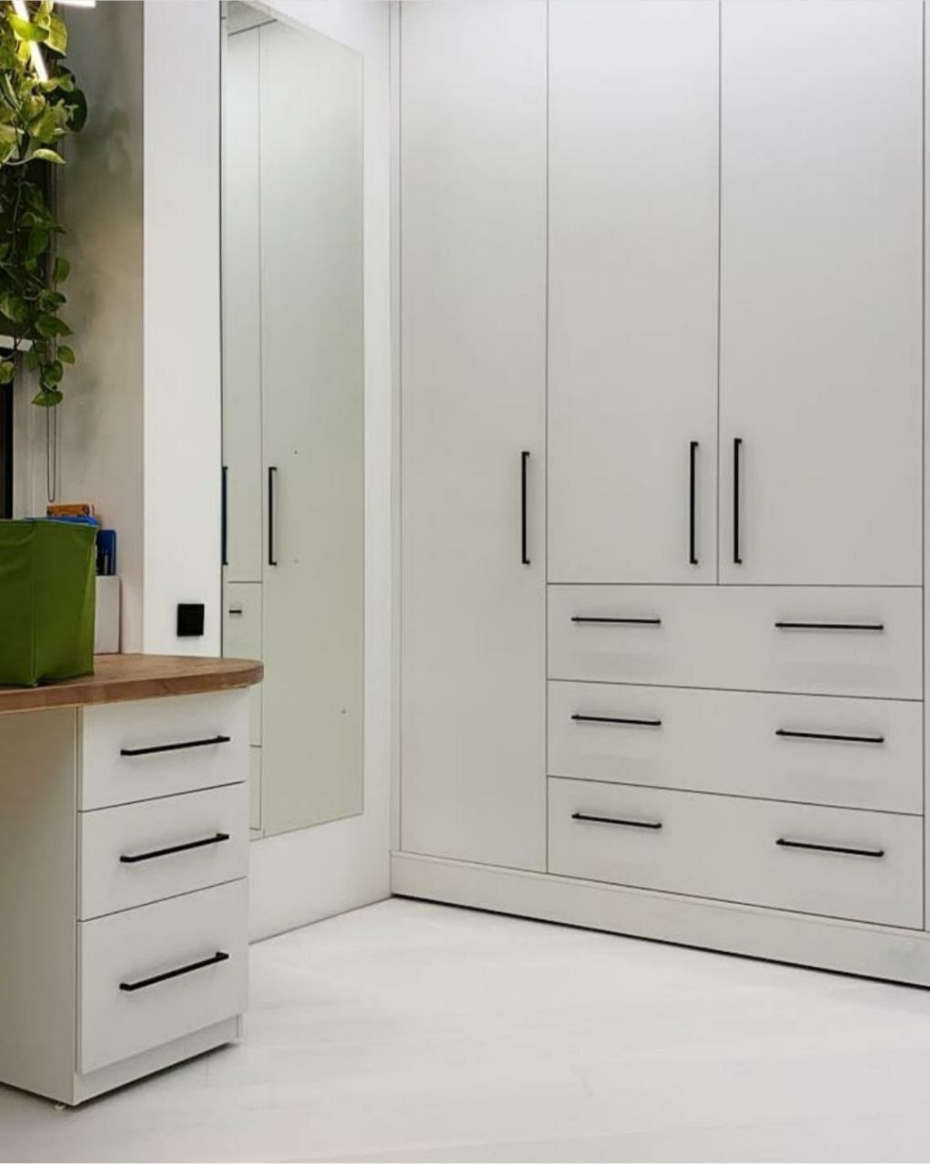 Шкафы и гардеробные