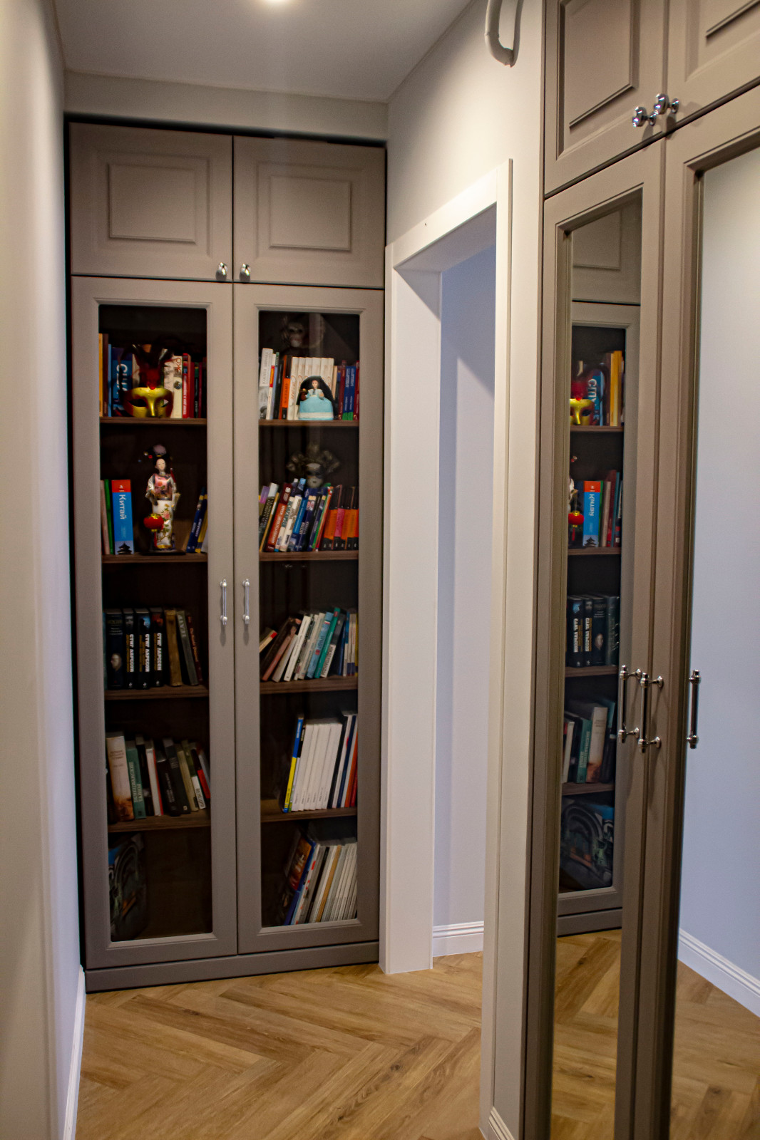 Квартира с антикварной мебелью для театрального критика