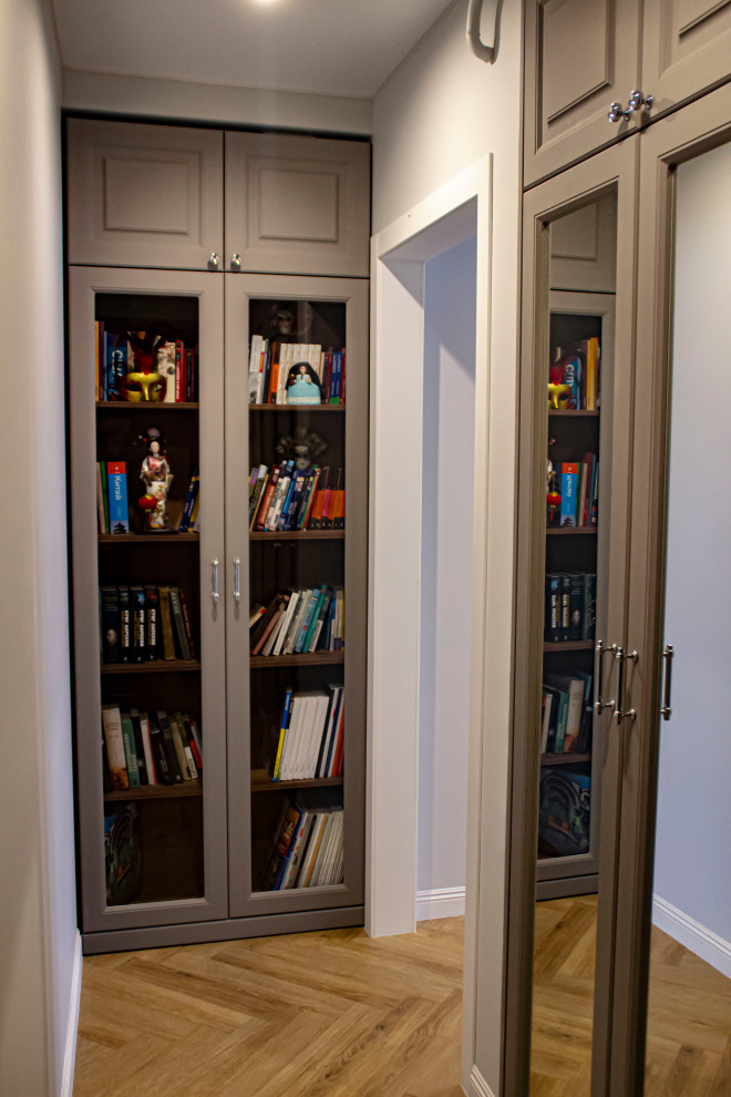 Квартира с антикварной мебелью для театрального критика