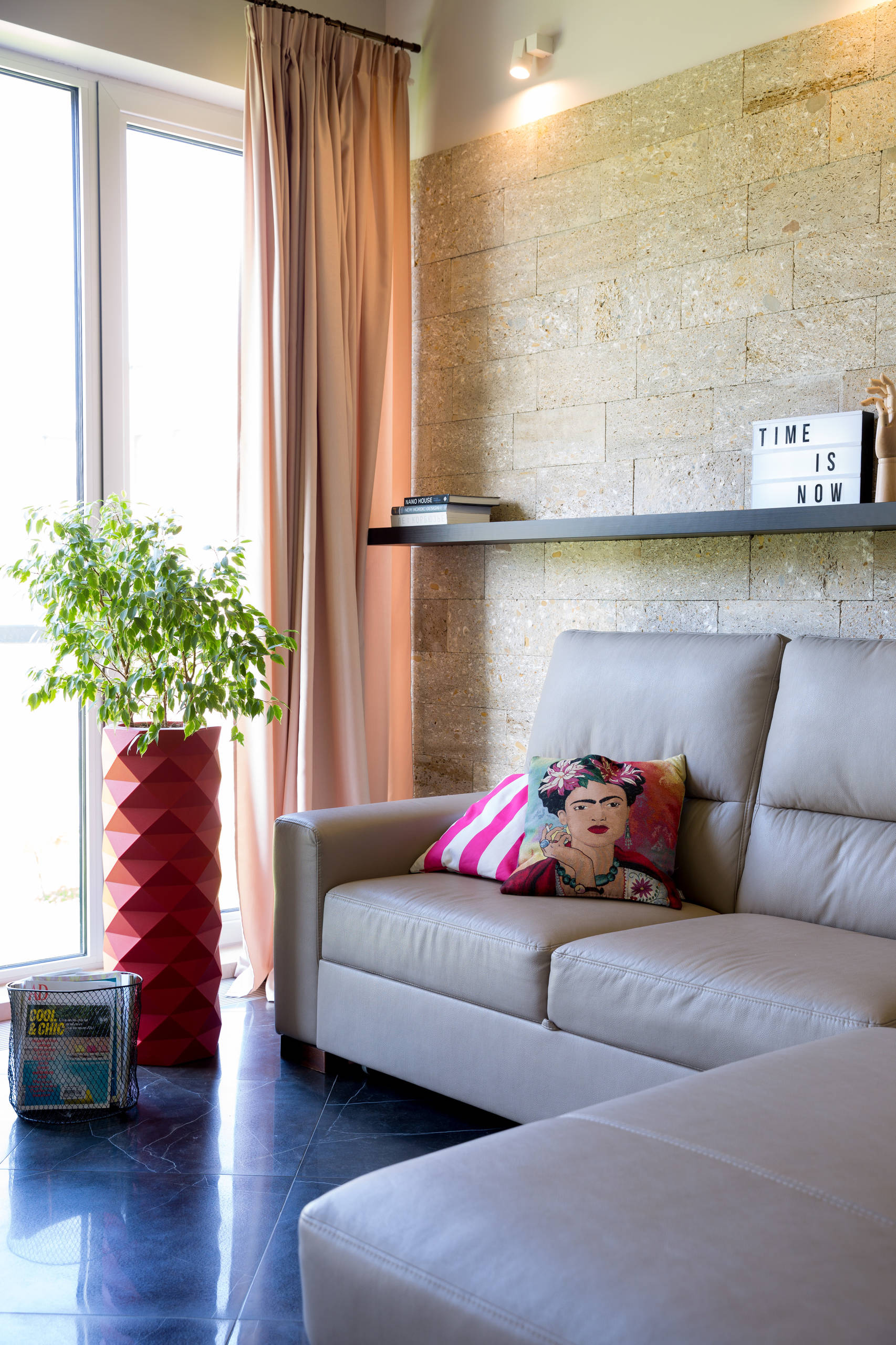 Houzz тур: Яркий таунхаус, который ломает стереотипы