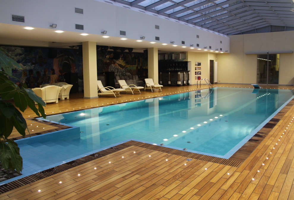 Бассейн. Резиденция Монолит