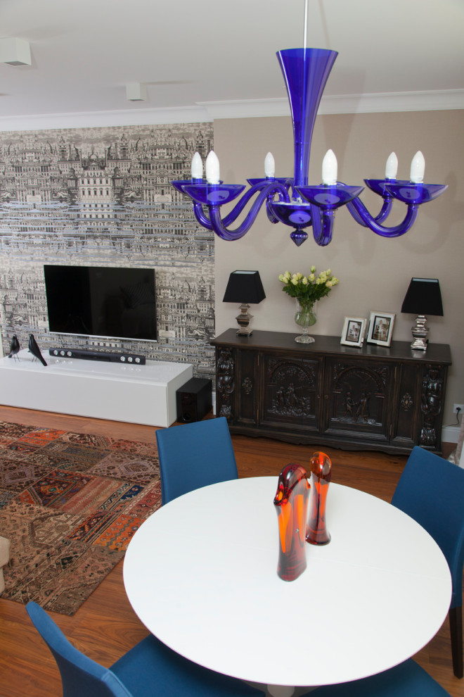 СОВРЕМЕННЫЙ ИНТЕРЬЕР С АНТИКВАРНЫМ КОМОДОМ