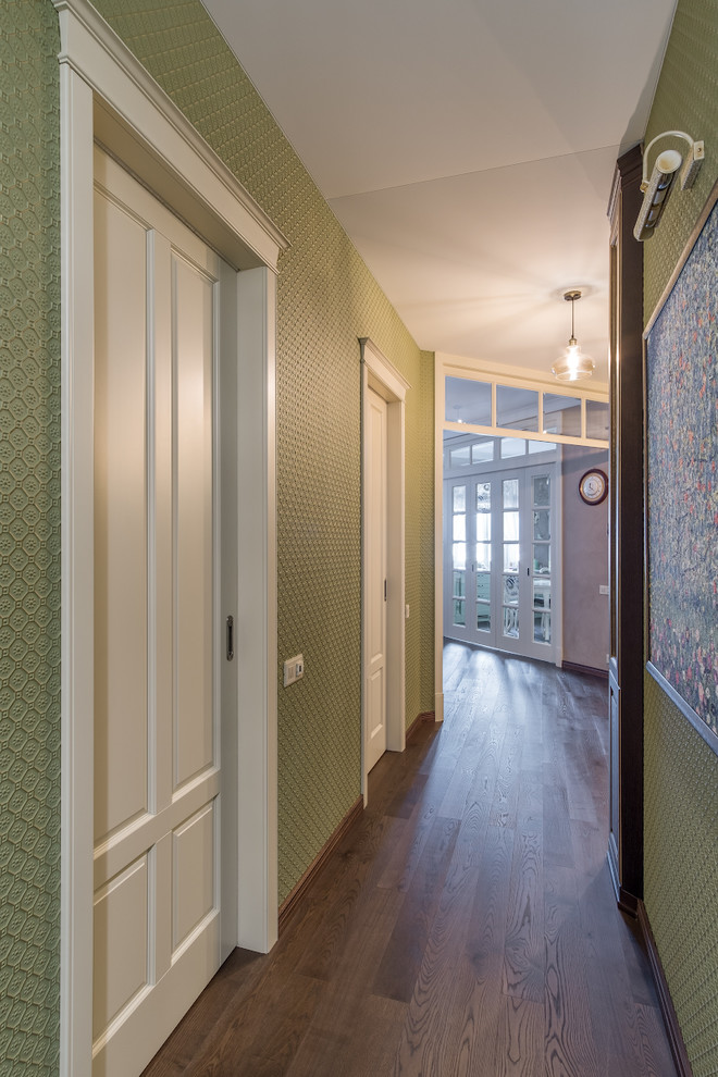 Интерьер с дверью-книжкой