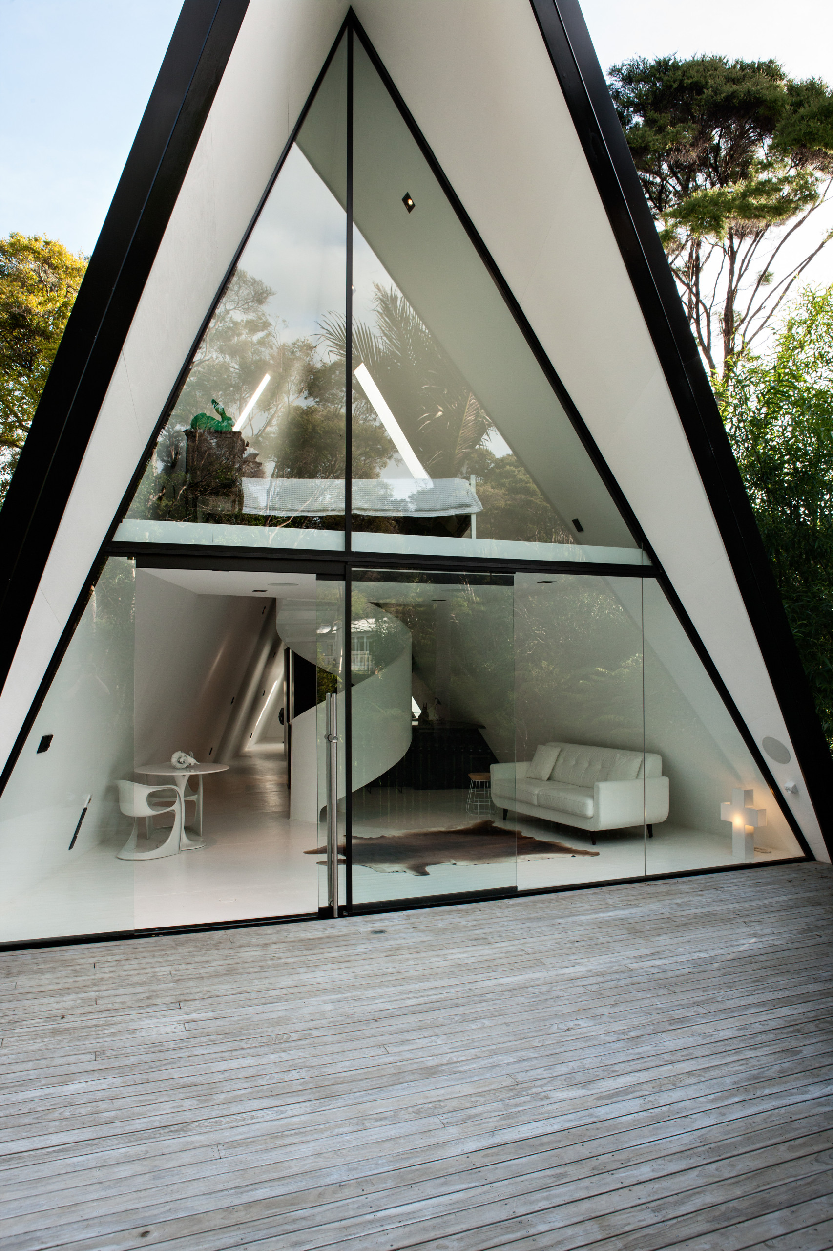 Houzz Новая Зеландия: Дом-палатка в зарослях кустарника