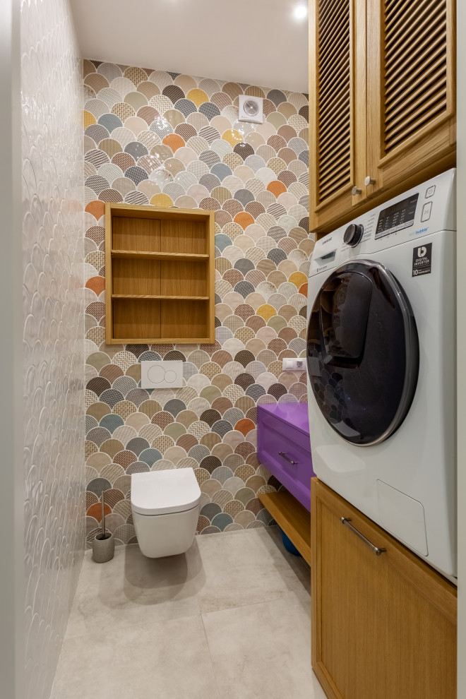 В постирочной фасады изделий выполнены в шпоне и массиве