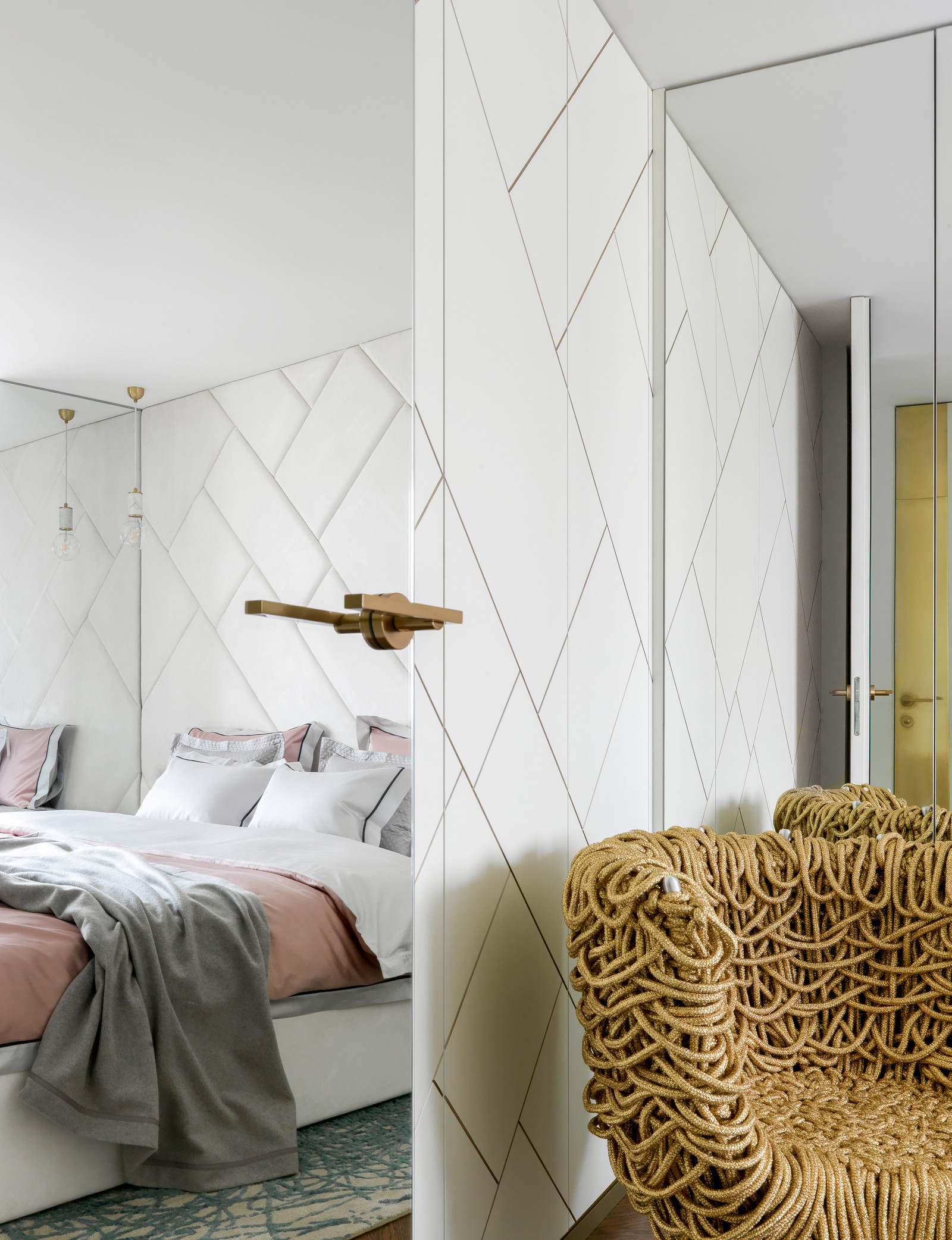 Зеркальная квартира