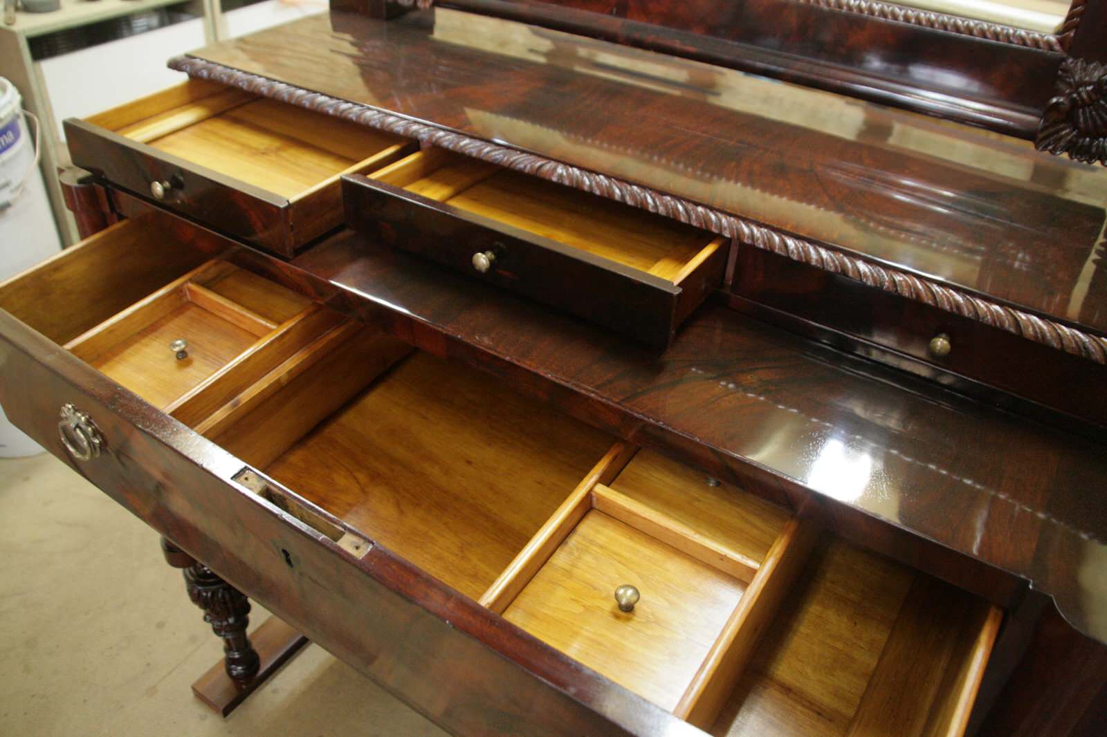 Реставрация туалетного столика