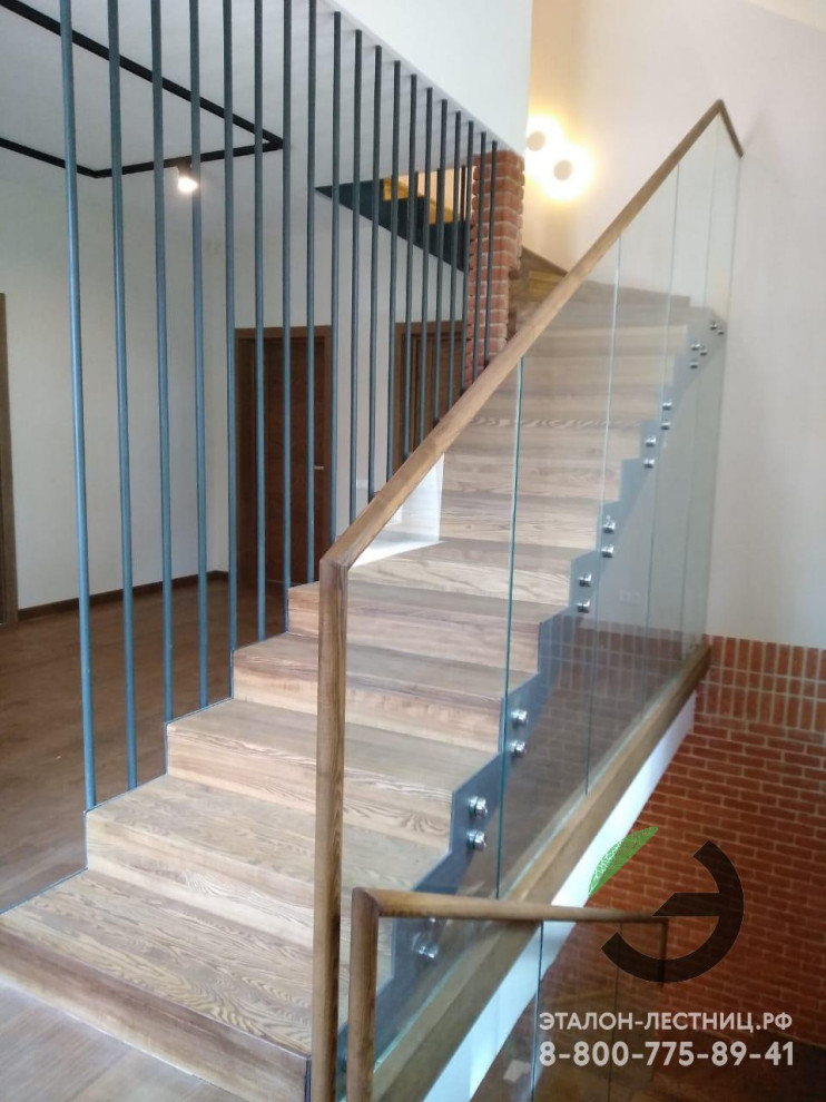 Лестница на металлическом каркасе