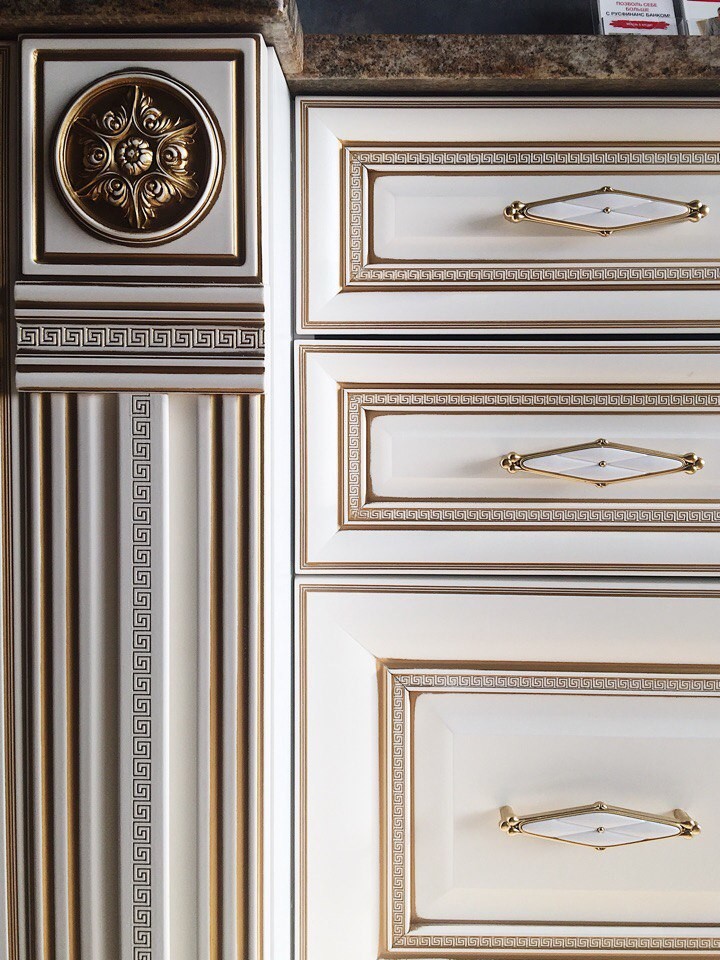 Кухня с итальянскими фасадами Ника д'Оро белая