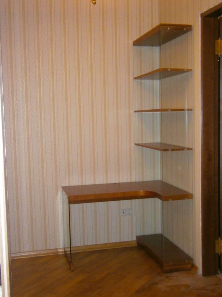 Обложка проекта: Стол парящий в воздухе.