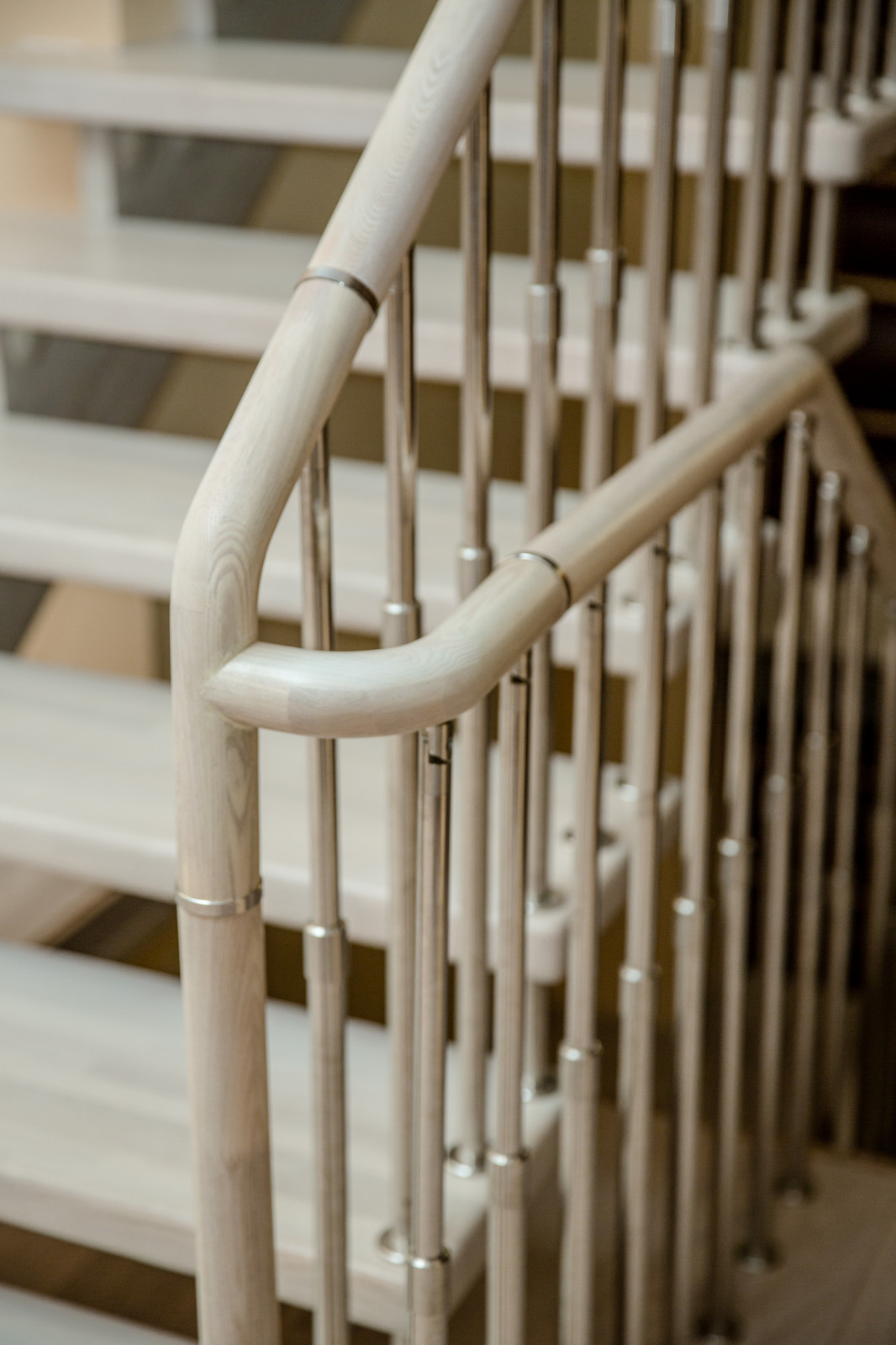 Лестницы на больцах