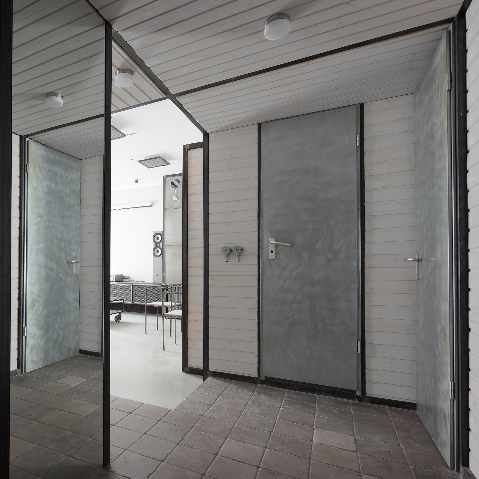 Wood Warm White Apartment