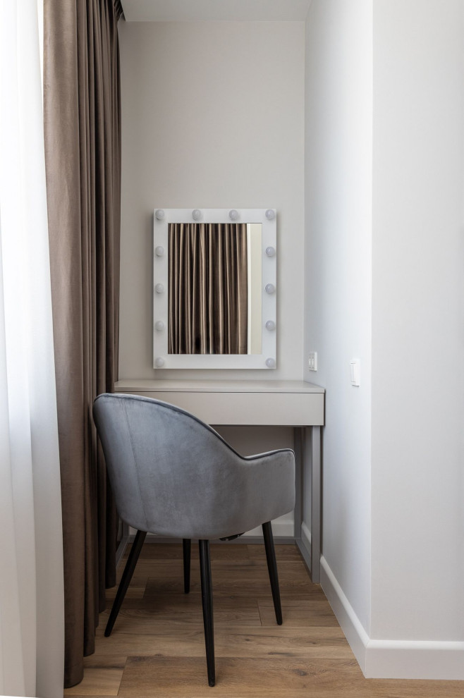 Дизайн спальни в светлых тонах квартиры в квартире в Москве