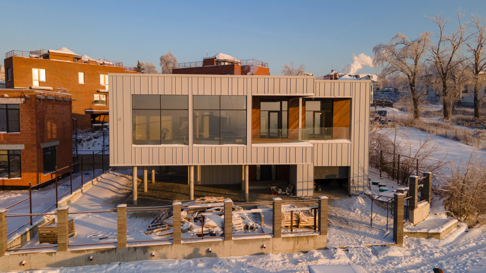 Современный дом над Окой,  в г. Нижнем Новгороде