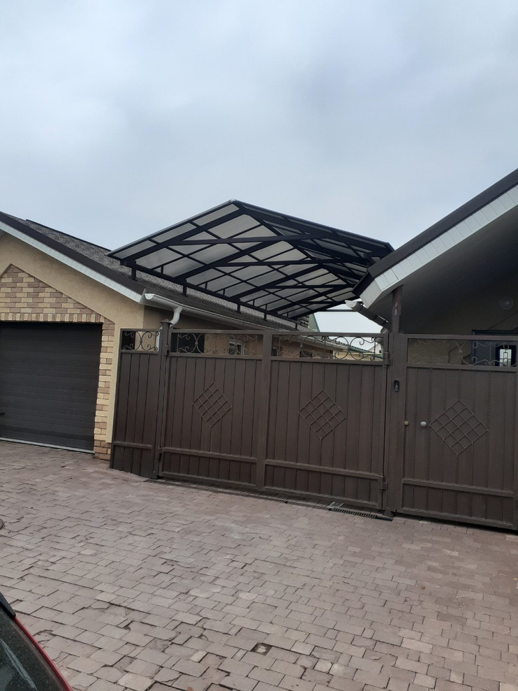 Обложка проекта: Металлический навес с сотовым поликарбонатом