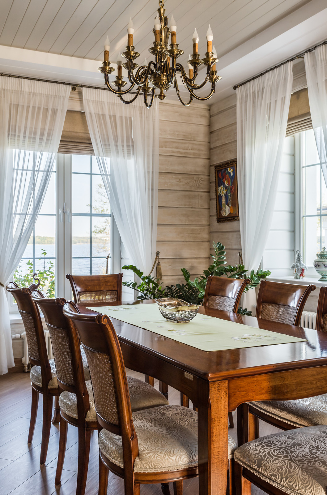 Интерьер загородного дома у моря