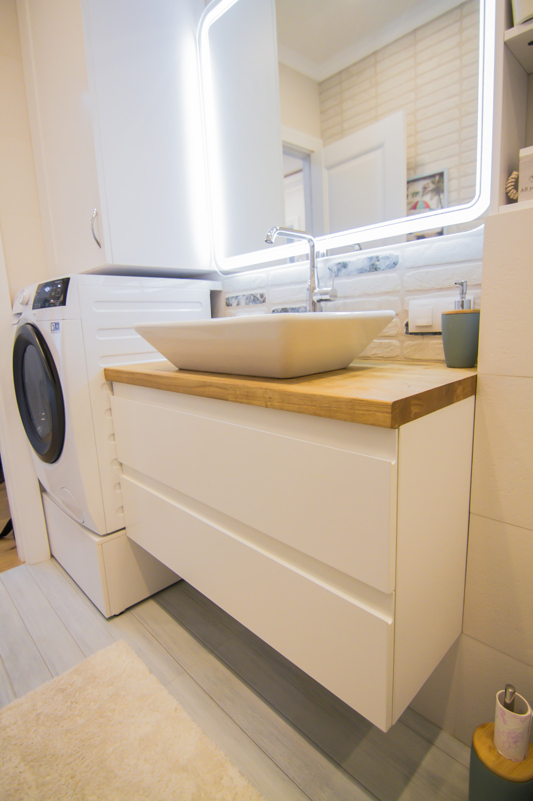 Небольшая тумба под раковину