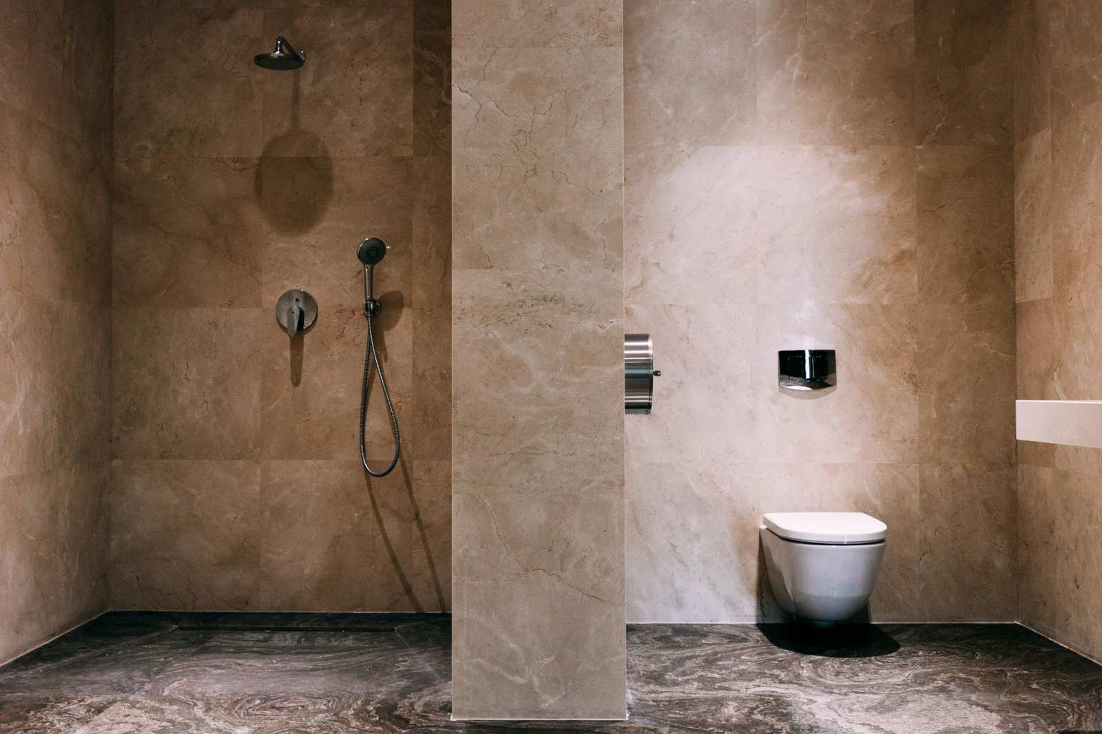 Санузел главного инженера в бизнес центре класса А+