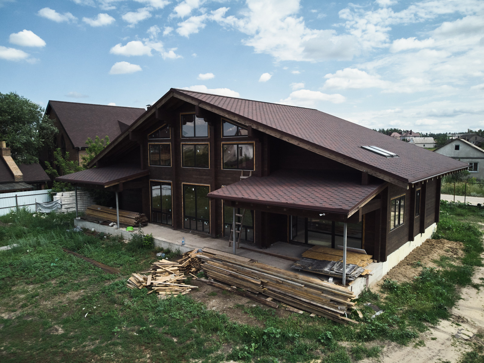 Кровля и мансардные окна: замер и расчёт, поставка и монтаж материалов.