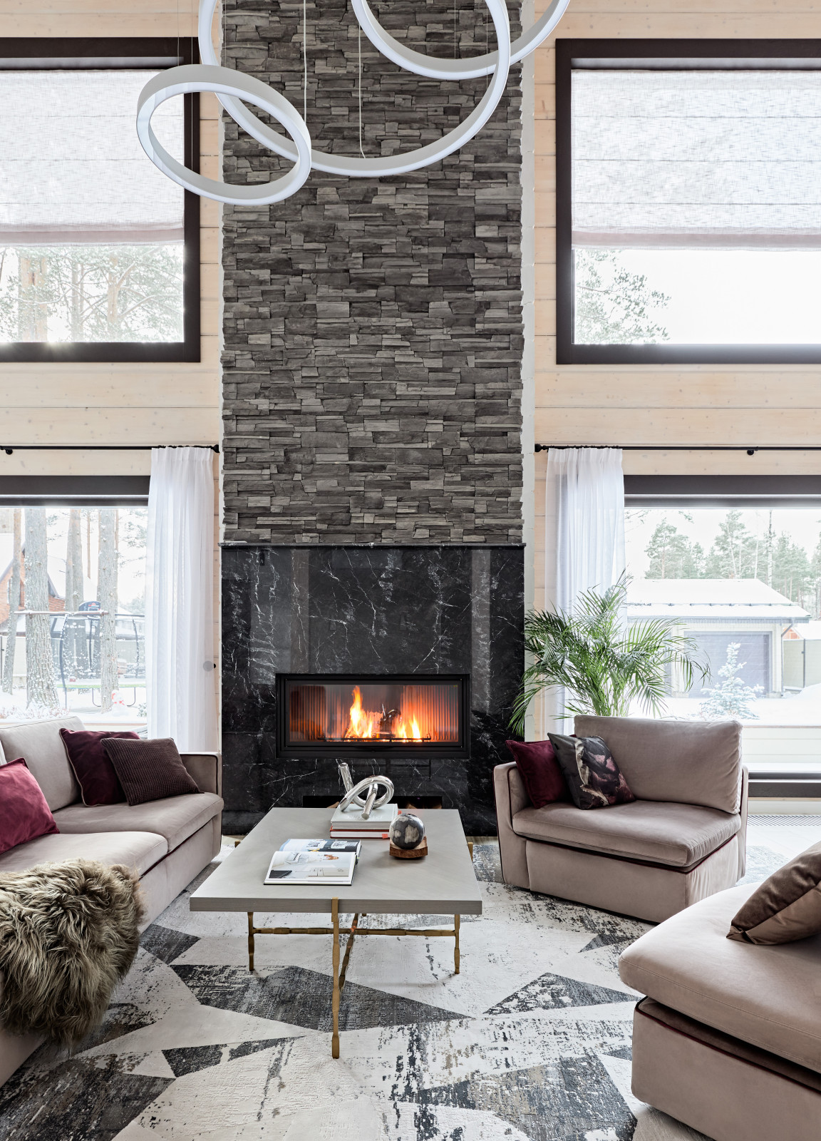 Современный загородный дом для большой семьи