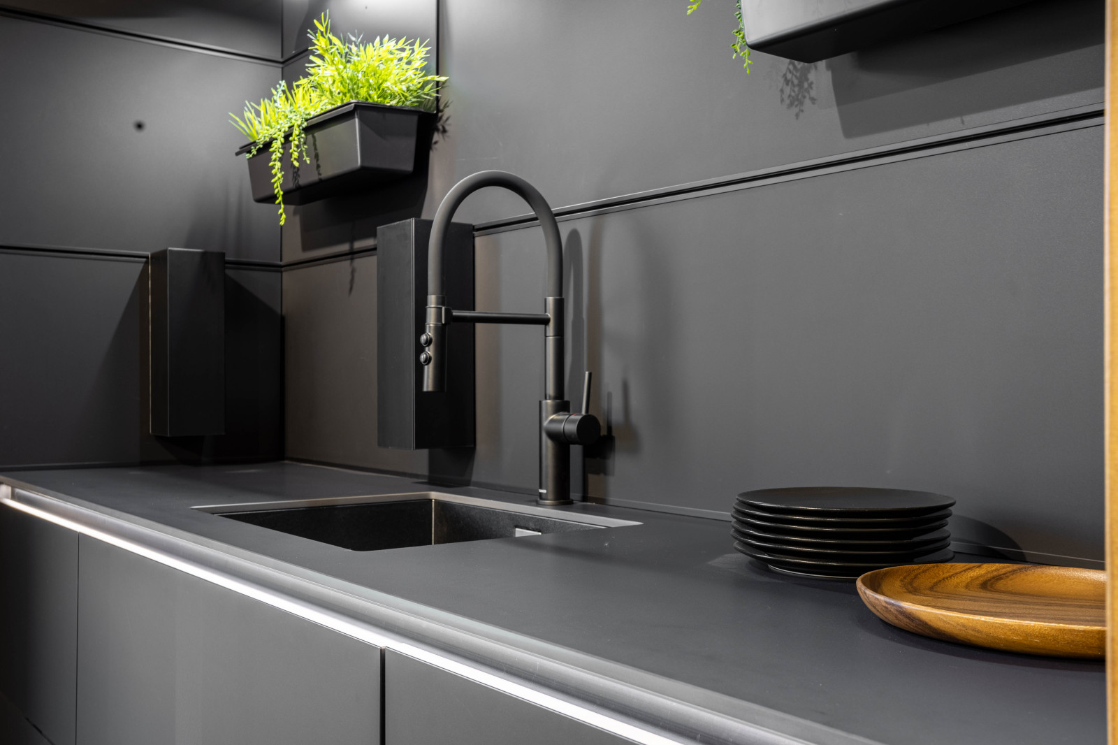 Кухня 1000 кух Германии_керамика THE TOP Solid Color Black satin