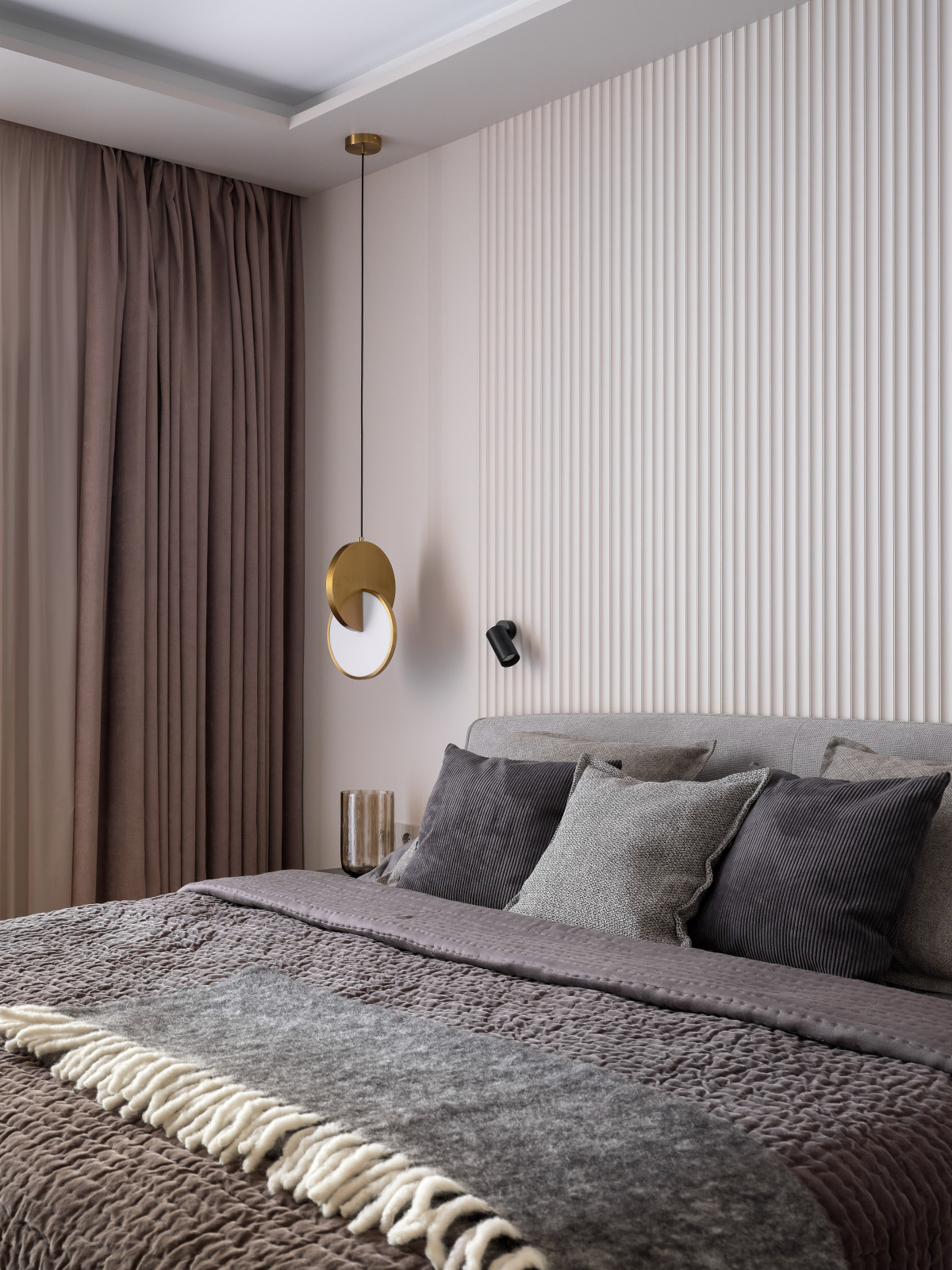 Стильный монохром - трехкомнатная квартира