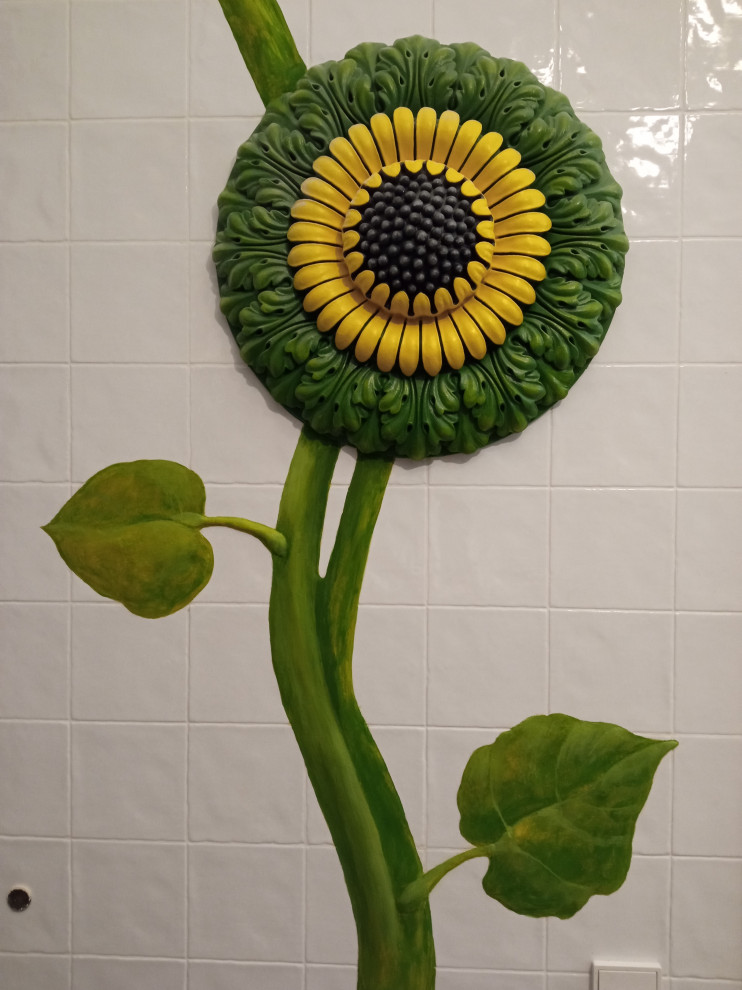 Рельефно-живописное панно в холле квартиры