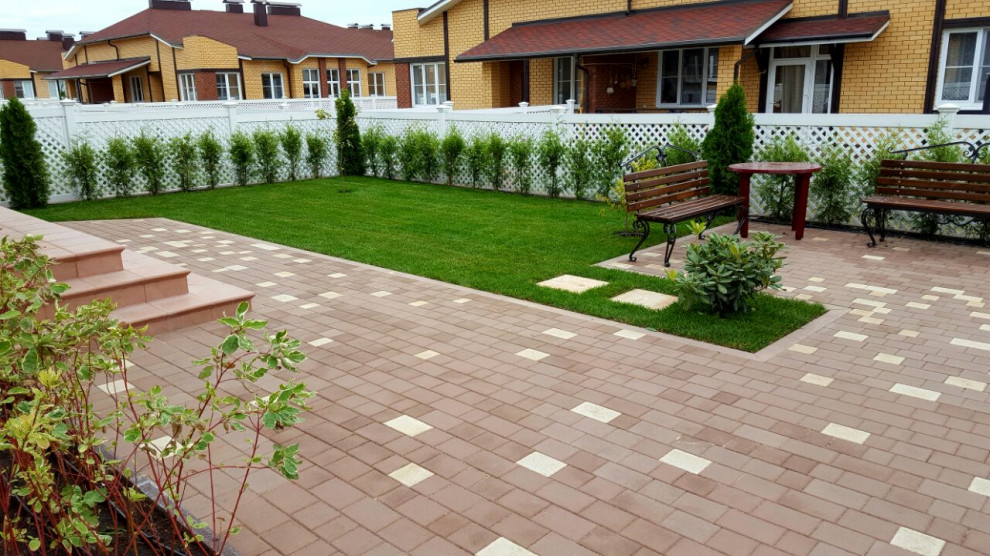 Маленький зеленый участок в процессе роста