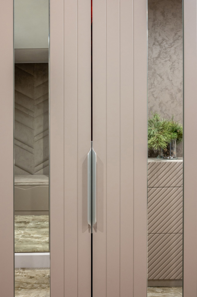 Шкаф с интегрированными зеркалами