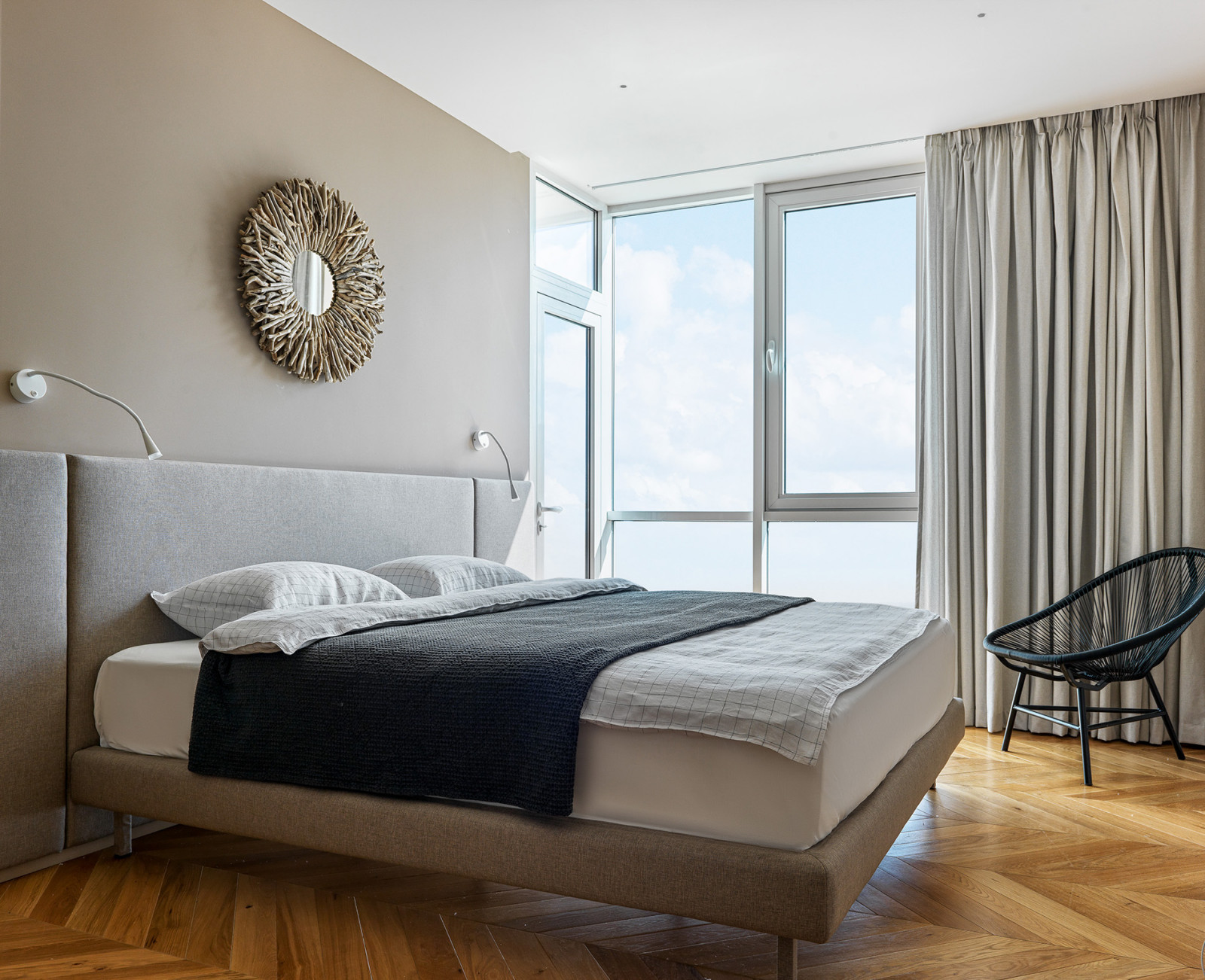 Seaside apartment with a sence of air