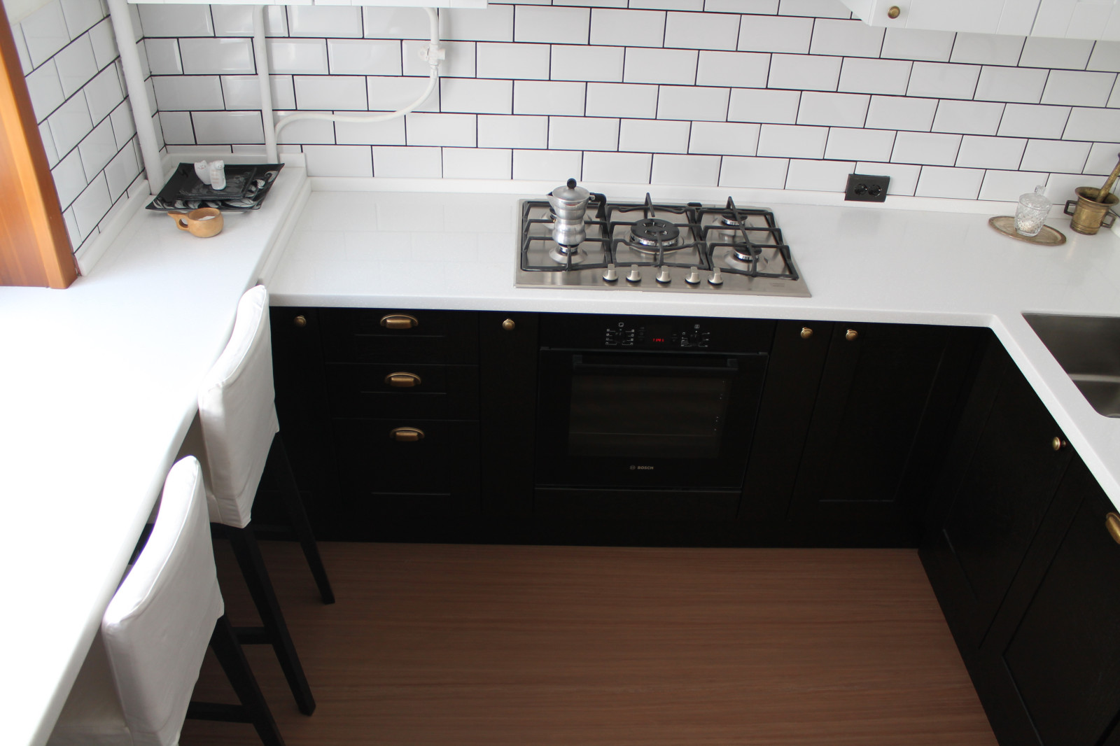 Стол-подоконник для кухни: быть или забыть?