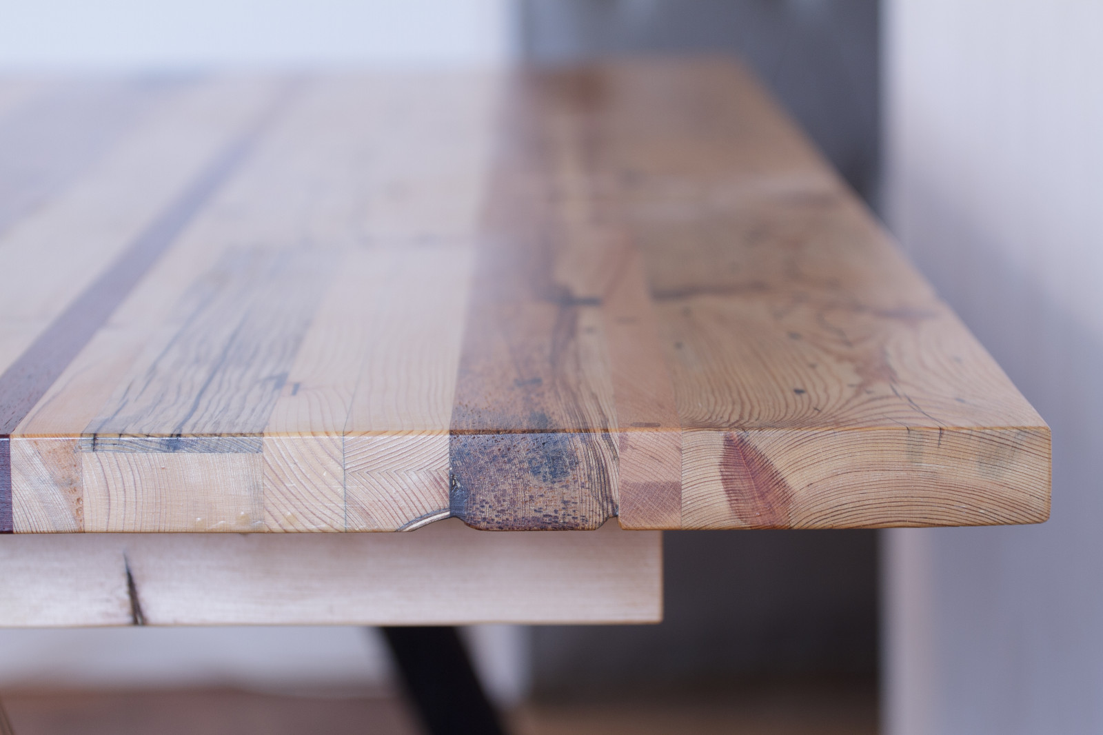 Обложка проекта: Рабочий стол из разных видов старого дерева